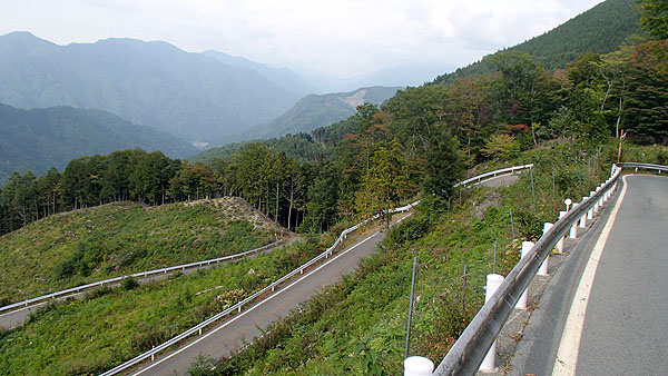 標高差を感じる山岳地帯